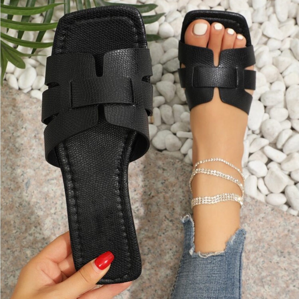BRAND NEW FLAT SANDALS